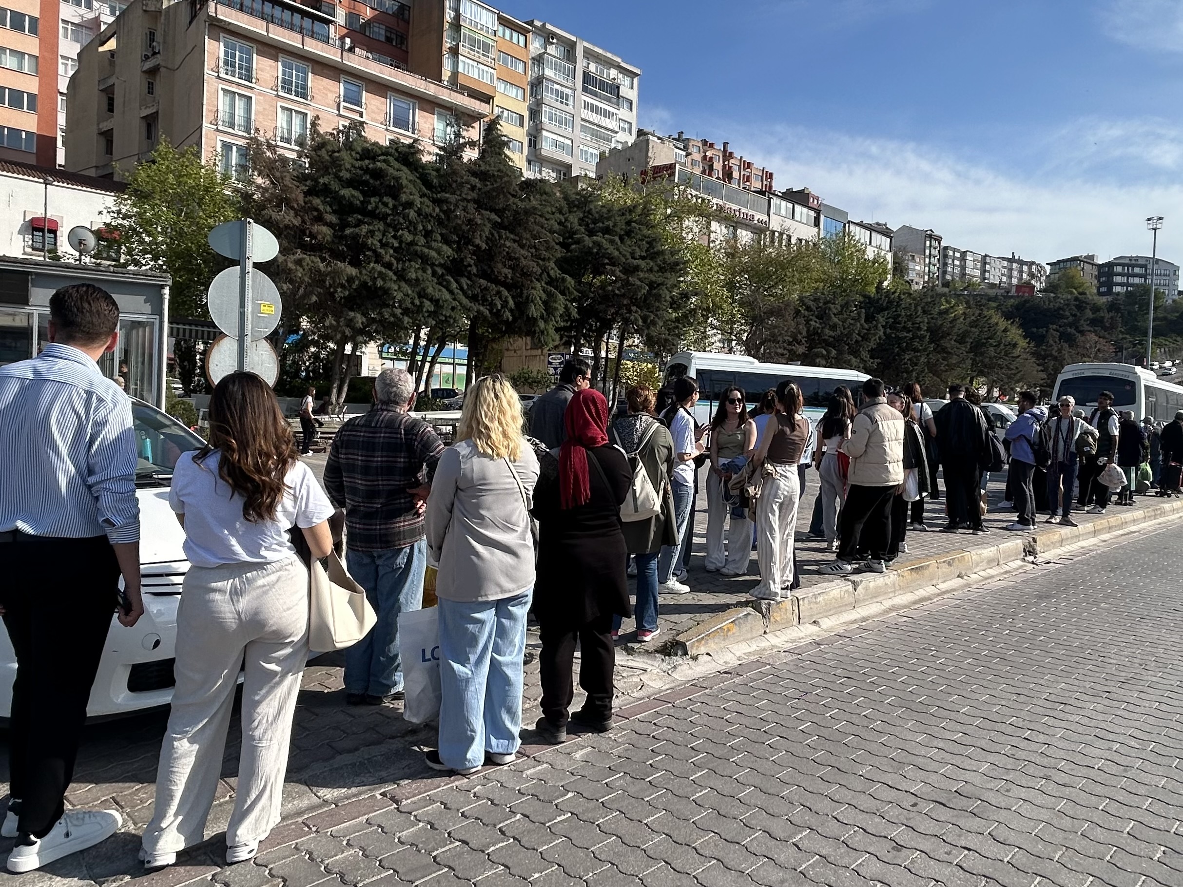Balıkesir’in Bandırma ilçesinde, Erdek yönüne gitmek isteyen yolcular yaklaşık 30