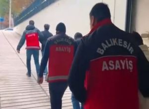  Balıkesir merkezli yürütülen nitelikli dolandırıcılık soruşturması kapsamında, beş ilde