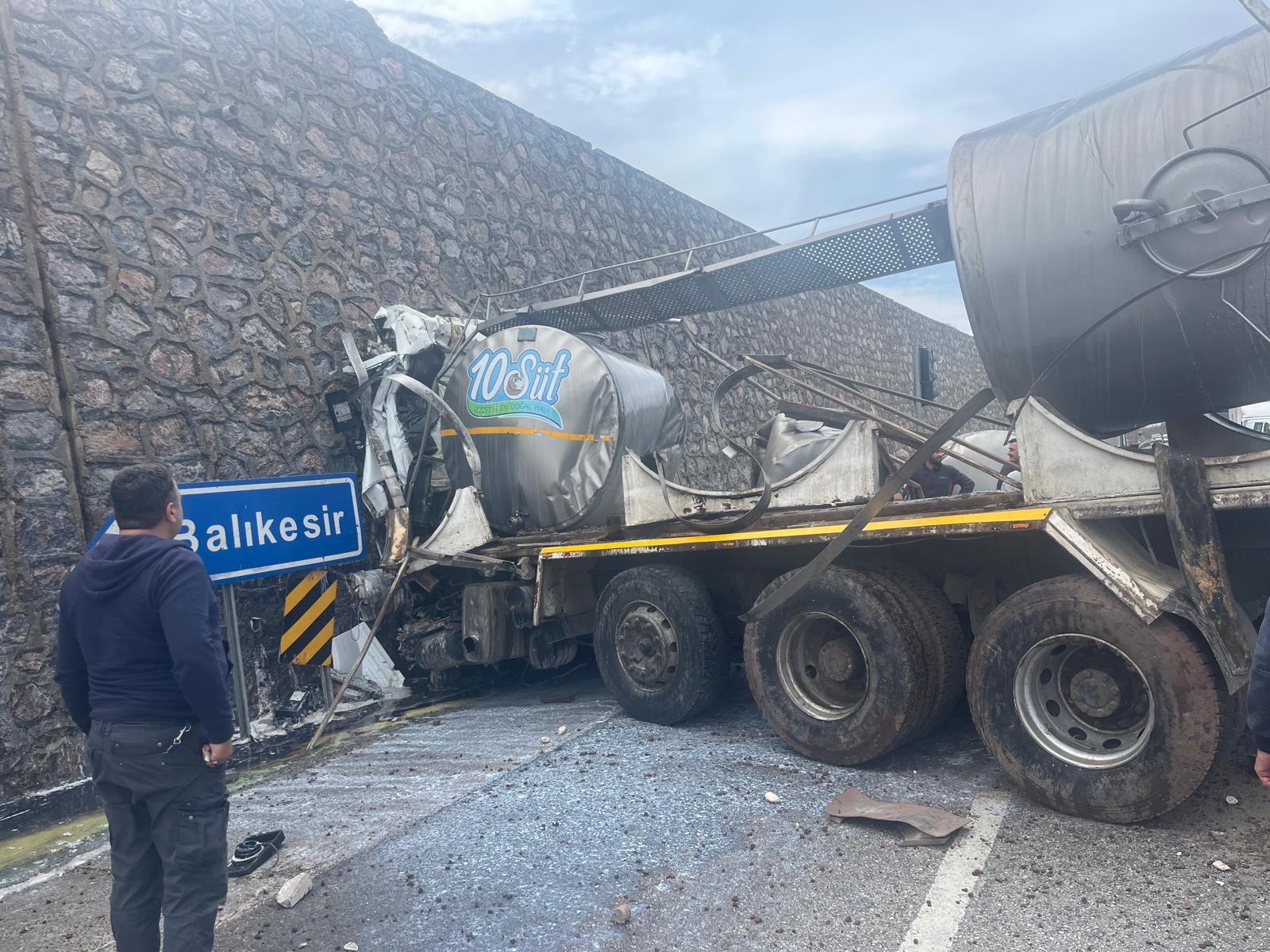 Balıkesir-Edremit karayolu Balya yol sapağında meydana gelen tek taraflı trafik