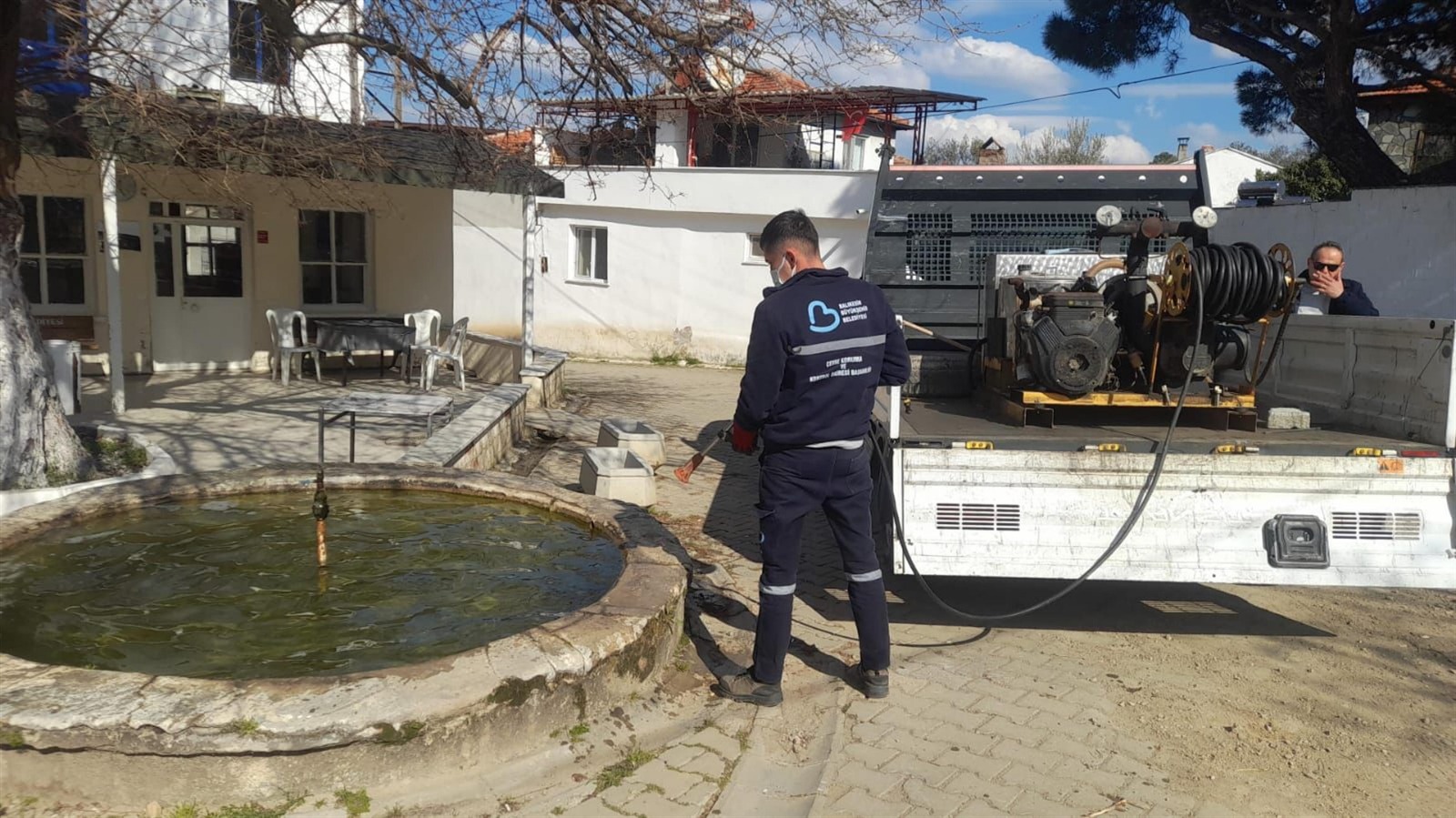 Balıkesir Büyükşehir Belediyesi, sivrisinek ve haşerelere karşı mücadelesini yıl boyu