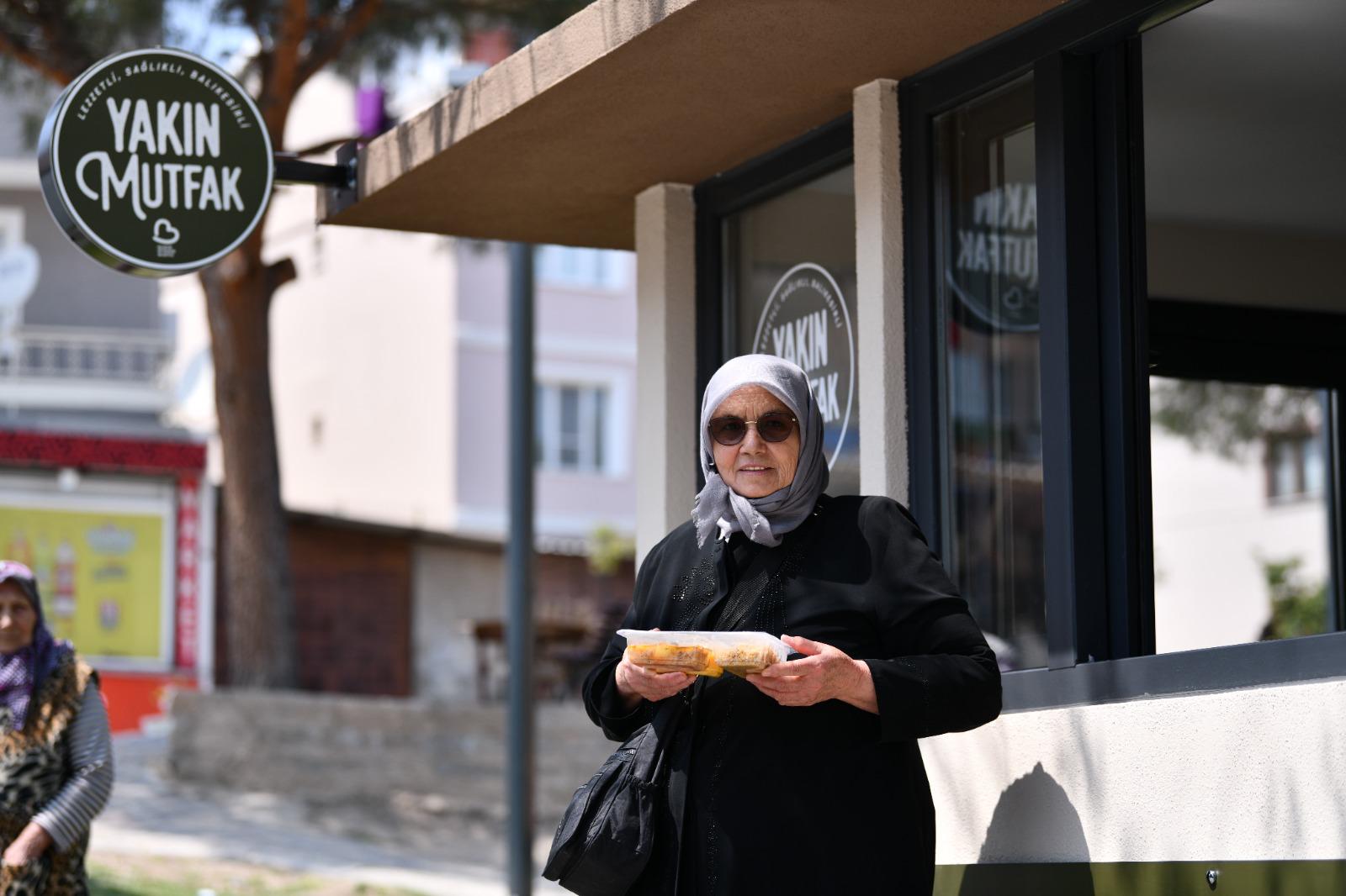 Zorlu ekonomik koşullarda hemşehrilerini yalnız bırakmayan Balıkesir Büyükşehir Belediye Başkanı