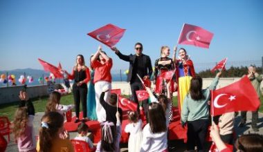 Balıkesir’in Bandırma ilçesinde faaliyet gösteren Akın Ertürk Koleji, 23 Nisan