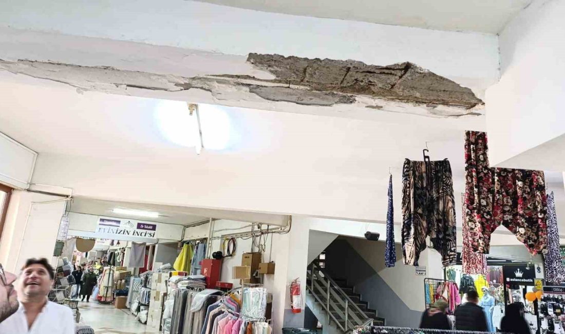 Biga Belediyesi Ticaret Merkezinde deprem sırasında sıva dökülmeleri meydana geldi Çanakkale’de, Marmara Denizi Silivri açıklarında saat 12.49’da meydana gelen 6.2
