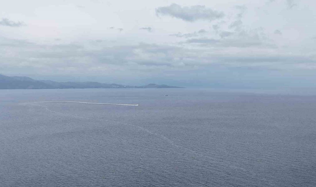 Çanakkale’nin Ayvacık ilçesi açıklarında kaçak göçmenleri taşıyan botun batmasının ardından