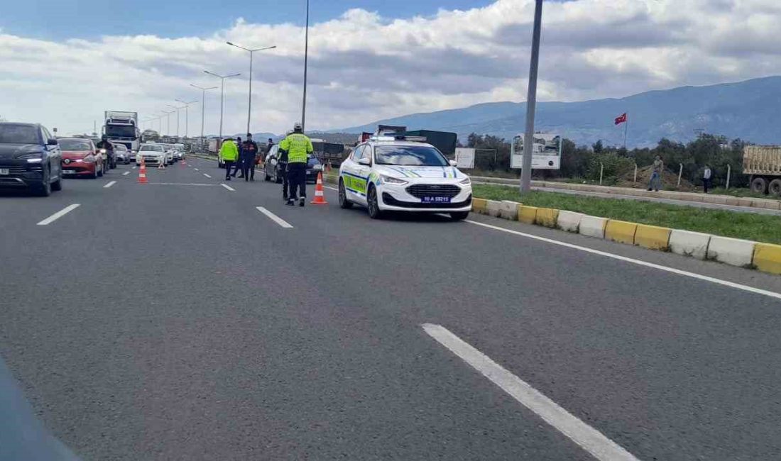 Balıkesir’de otomobil yayaya çarptı Balıkesir’in Edremit ilçesinde otomobilin çarptığı yaya ağır yaralandı.