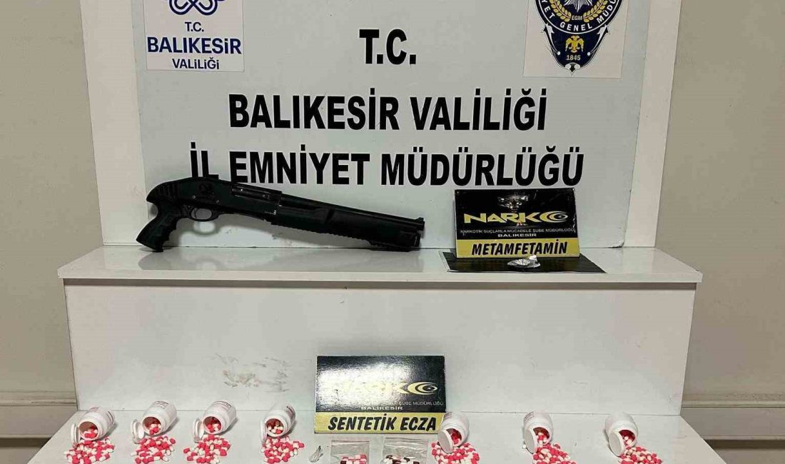 Balıkesir’de 833 adet sentetik ecza hap ele geçirildi Balıkesir’de narkotik polisinin düzenlediği operasyonda 883 adet sentetik ecza hapı,