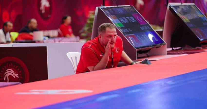 Antrenör Erdem Yiğit’e milli takımda görev Balıkesirli güreş antrenörü ve dünya ve olimpiyat şampiyonu Yasemin Adar
