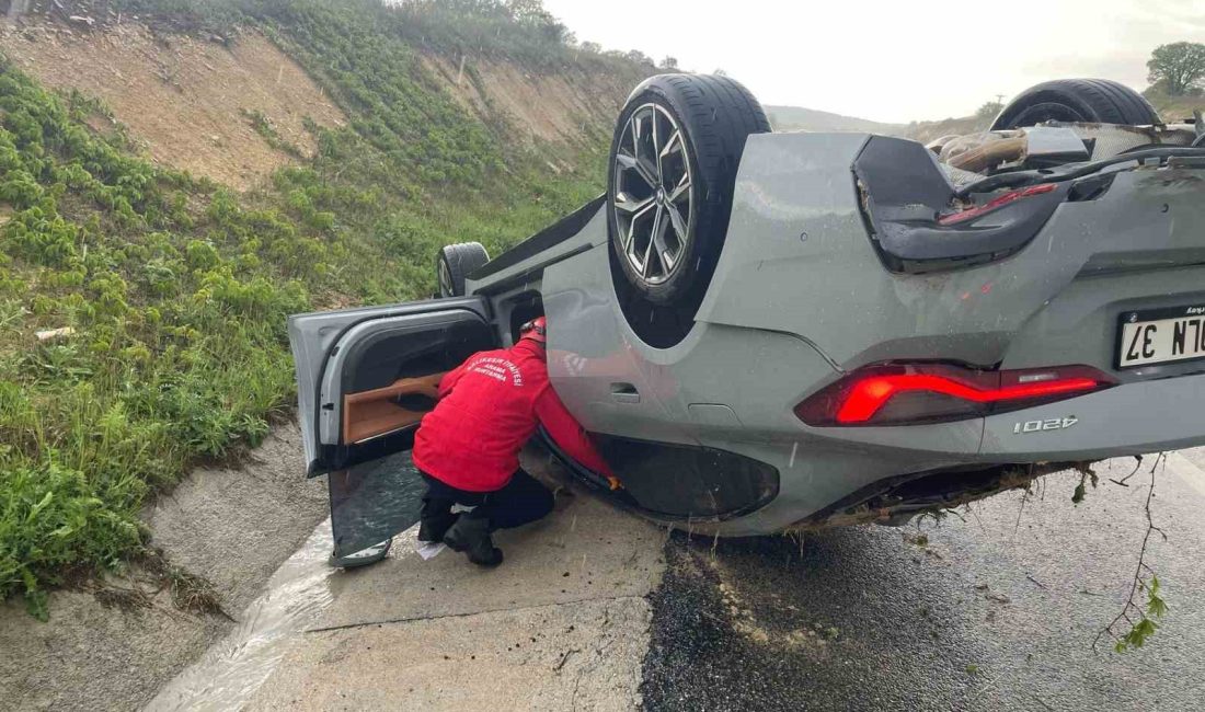 Balıkesir’de otobanda araç takla attı: 4 kişi yaralandı Balıkesir’de İzmir-İstanbul otobanında kontrolden çıkan otomobilin takla attığı kazada 4