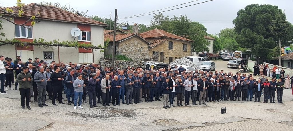 Balıkesir’de yağmur duası Balıkesir’in Balya ilçesine bağlı Çakallar kırsal mahallesinde köylüler yağmur duası