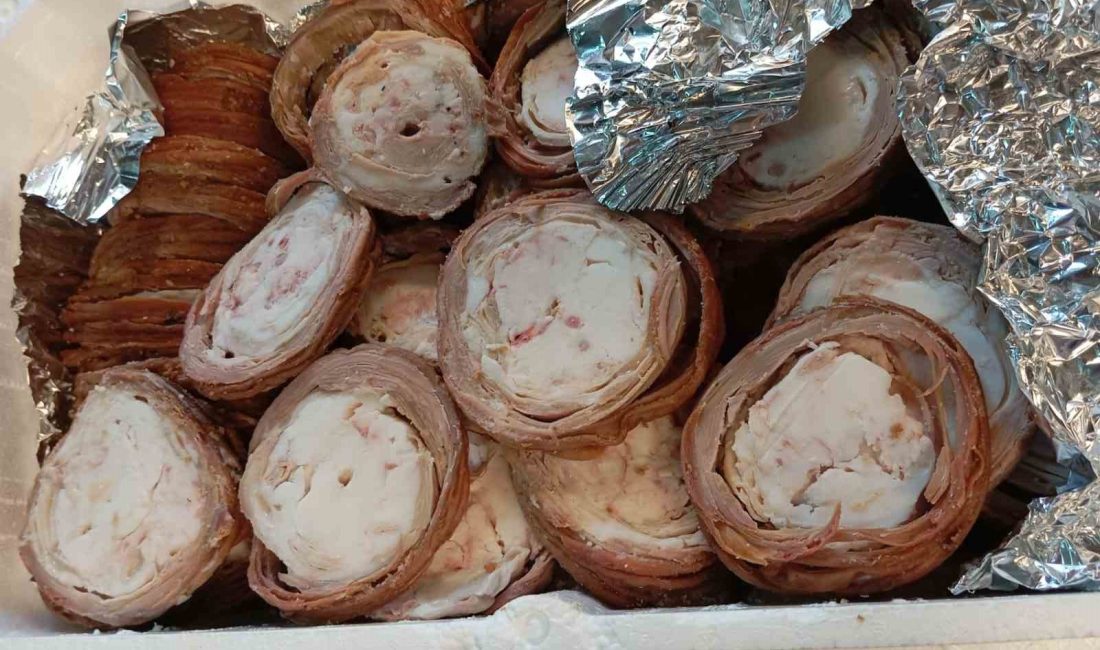 Sokak lezzetlerinden kokorecin sırlarını anlattı Balıkesir Üniversitesi Burhaniye Uygulamalı Bilimler Fakültesi Gastronomi ve Mutfak Sanatları