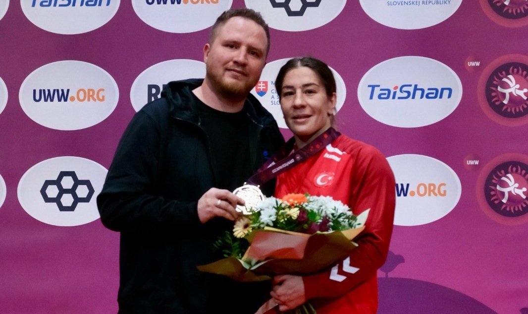 Milli güreşçi Yasemin Adar Yiğit, Avrupa 2.’si oldu Balıkesir Belediyesporlu milli güreşçi Yasemin Adar Yiğit, Slovakya'nın başkenti Bratislava'da