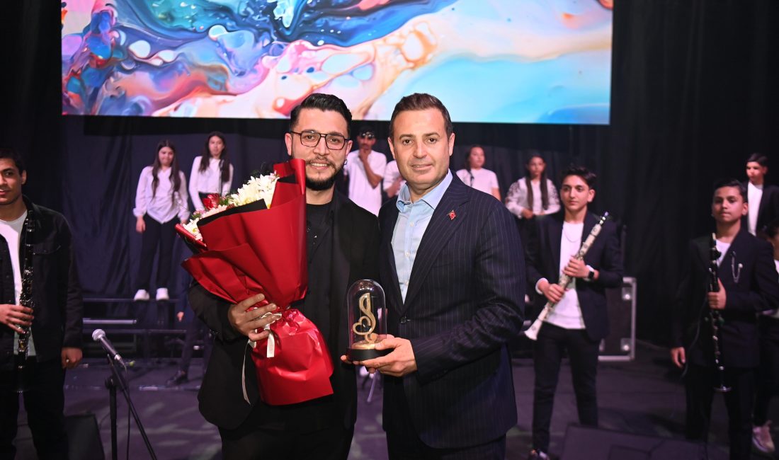 Başkan Akın Balıkesirlilere konser coşkusu yaşattı Balıkesir’de gencinden yaşlısına herkesin rahatlıkla vakit geçirebileceği etkinliklerle şehri canlandıran