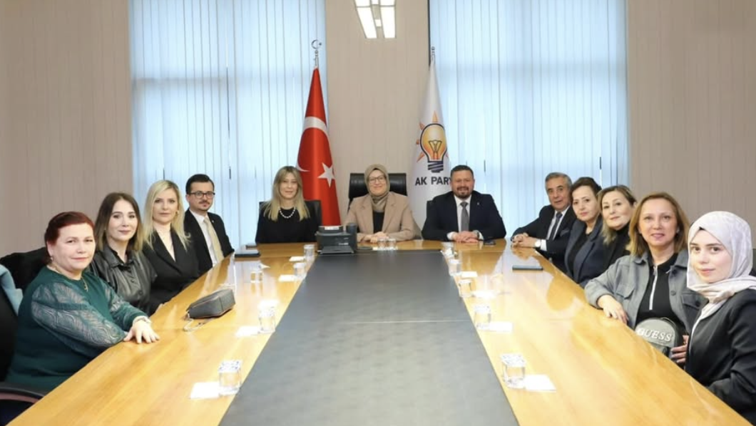 AK Parti Bandırma Teşkilatı Genel Merkez’i Ziyaret Etti AK Parti Bandırma İlçe Başkanı Göksel Karlahan, AK Parti Balıkesir