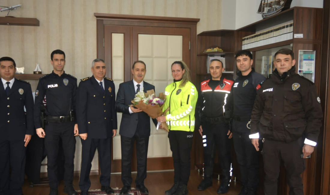 Bandırma’da Polis Haftası Dolayısıyla Kaymakam Aksakal’a Ziyaret Türk Polis Teşkilatının 180. kuruluş yıl dönümü ve Polis Haftası