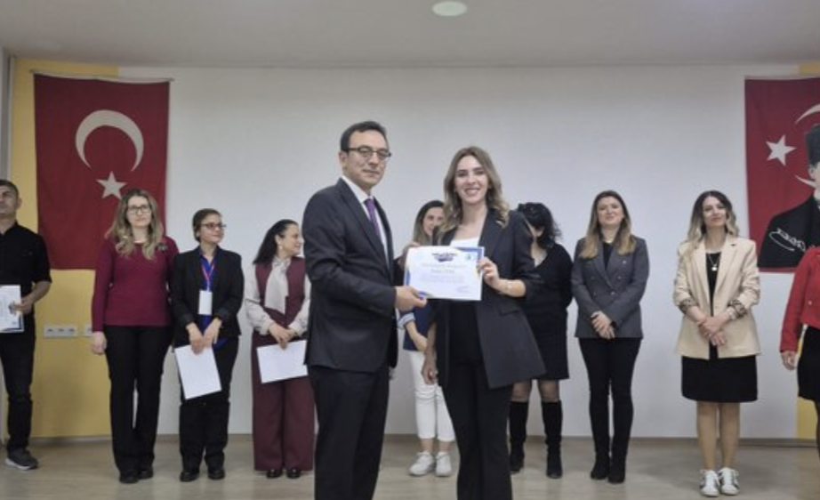 Bandırma’da Akıl ve Zekâ Oyunları Turnuvası Ödül Töreniyle Sona Erdi Balıkesir’in Bandırma ilçesinde ilkokul ve ortaokul düzeyindeki öğrencilerin katılımıyla düzenlenen