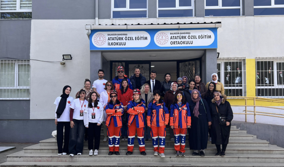 AFAD Eğitmenlerinden Uygulamalı Afet Eğitimi 911 Arama Kurtarma Derneği, afet bilinci oluşturmak amacıyla eğitim faaliyetlerine