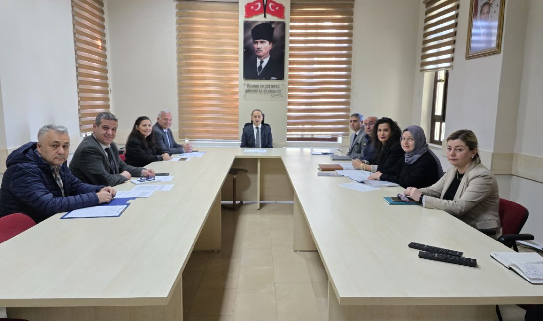 Kaymakam Engin Aksakal, komisyon üyeleriyle bir araya geldi.