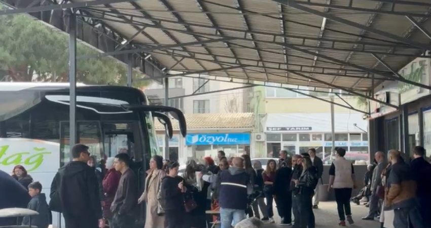Gönen otogarında bayram sonrası dönüş yoğunluğu Balıkesir’in Gönen ilçesinde Ramazan Bayramı tatilinin sona ermesiyle birlikte otogarda