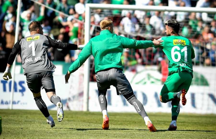 TFF 3. Lig 1. Grup 28. haftasında Bursaspor, deplasmanda karşılaştığı