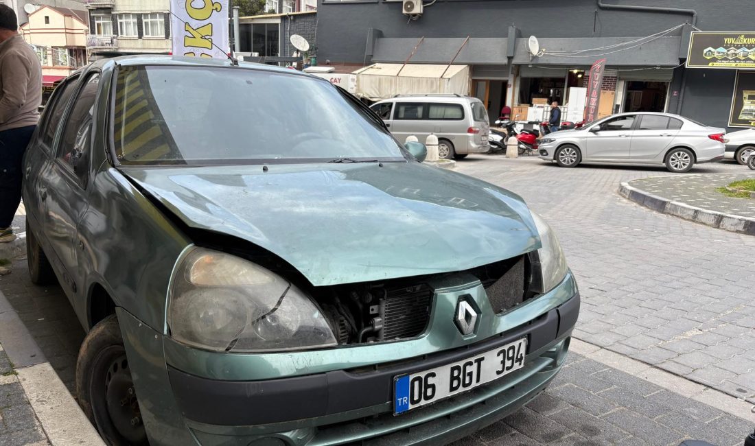 Bandırma’da Şüpheli Araç Mahalle Sakinlerini Tedirgin Etti Bandırma’da 1 haftadır aynı yerde park halinde duran hasarlı araç,