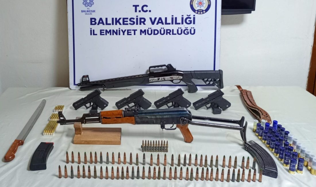 Bandırma’da silah ve mühimmat operasyonu: 1 Kişi tutuklandı Balıkesir İl Emniyet Müdürlüğü’ne bağlı Bandırma Kaçakçılık ve Organize