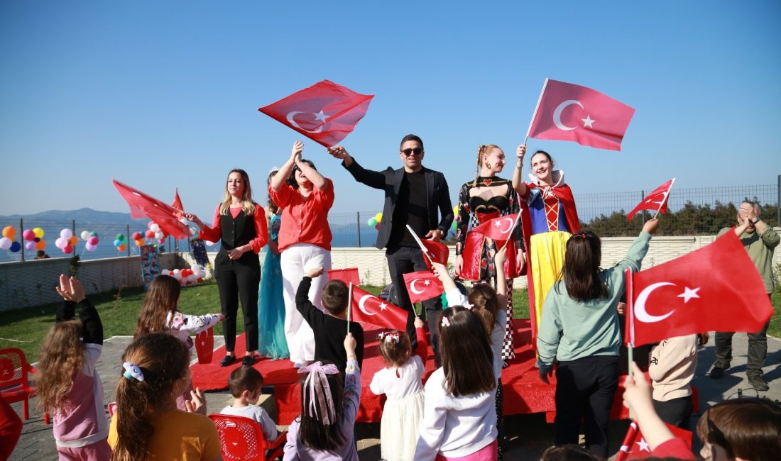 Akın Ertürk Koleji’nde Renkli 23 Nisan Kutlaması Balıkesir’in Bandırma ilçesinde faaliyet gösteren Akın Ertürk Koleji, 23 Nisan