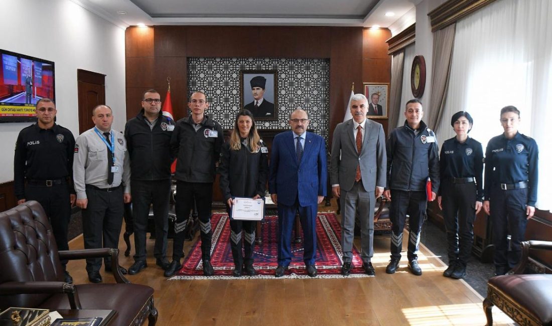 Balıkesir’de Başarılı Özel Güvenlik Görevlilerine Teşekkür Belgesi ve Plaket Balıkesir’de, KAAN Projesi kapsamında üstün başarı gösteren özel güvenlik görevlileri