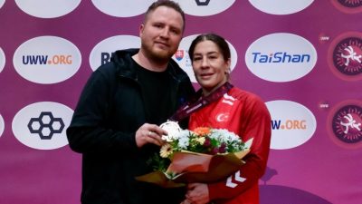 Balıkesir Belediyesporlu milli güreşçi Yasemin Adar Yiğit, Slovakya'nın başkenti Bratislava'da