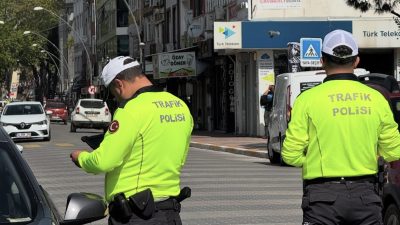 Balıkesir’in Gönen ilçesinde, İlçe Emniyet Müdürlüğü ekiplerince gerçekleştirilen trafik uygulamalarında