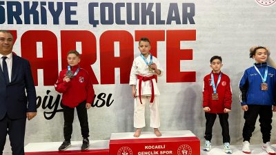 Balıkesir’in Manyas ilçesini temsil eden Manyas Belediyespor Karate Takımı, Kocaeli’de