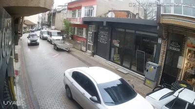 Balıkesir’in Gönen ilçesi Malkoç Mahallesi Müftü Şevket Caddesi’nde sabah saatlerinde