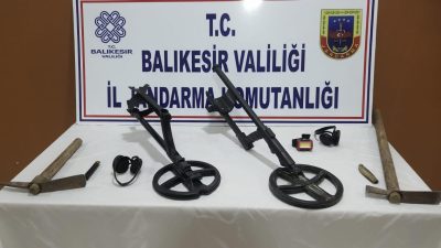 Balıkesir’in Susurluk ilçesi Bozen Mahallesi’nde kaçak kazı yaptığı belirlenen 4