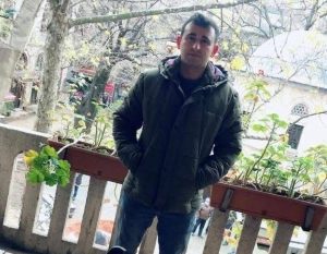 Balıkesir'in Bandırma ilçesinde bir kişi, tavuk kümesinde bulunan işçi lojmanında