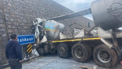 Balıkesir-Edremit karayolu Balya yol sapağında meydana gelen tek taraflı trafik