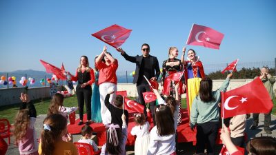 Balıkesir’in Bandırma ilçesinde faaliyet gösteren Akın Ertürk Koleji, 23 Nisan