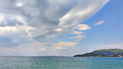 Balıkesir'in Erdek ilçesi ve çevresinde gökyüzünde oluşan sıra dışı bulutlar