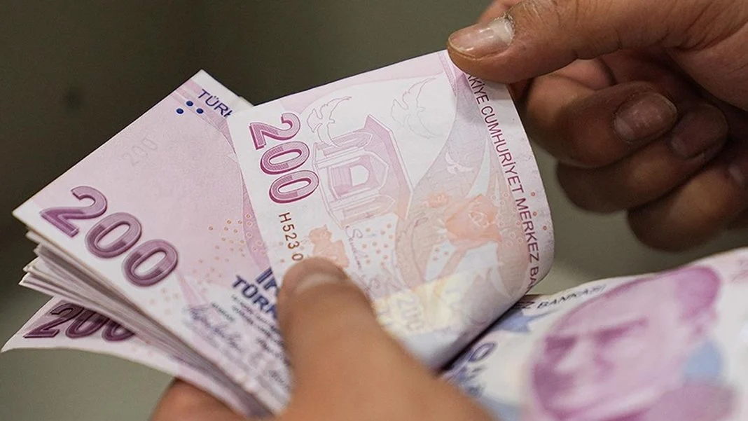 Emekli maaşı promosyonlarında bankalar arasındaki rekabet sürüyor. Promosyon tutarları bazı