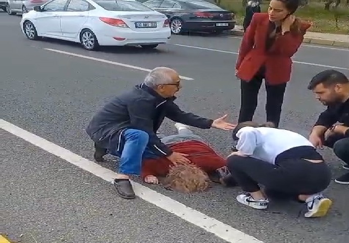 Balıkesir’de otomobilin çarptığı 92 yaşındaki kadın ağır yaralandı Balıkesir'in Edremit ilçesinde yolun karşısına geçmeye çalışan 92 yaşındaki kadın,
