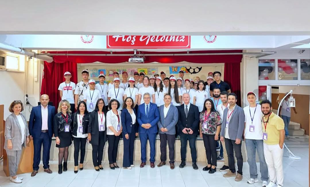 Bandırma’da Yaman Egeli Ortaokulu’nun ev sahipliğinde düzenlenen TÜBİTAK 4006 Bilim