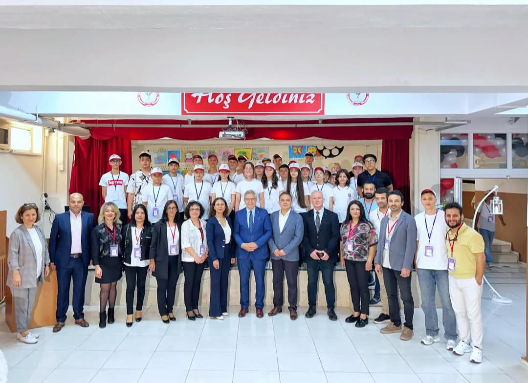 Bandırma’da Yaman Egeli Ortaokulu’nun ev sahipliğinde düzenlenen TÜBİTAK 4006 Bilim