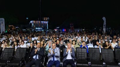 Bandırma Belediyesi tarafından düzenlenen Sahil Şenlikleri, Cumhuriyet Meydanı’nda gerçekleştirilen etkinliklerle