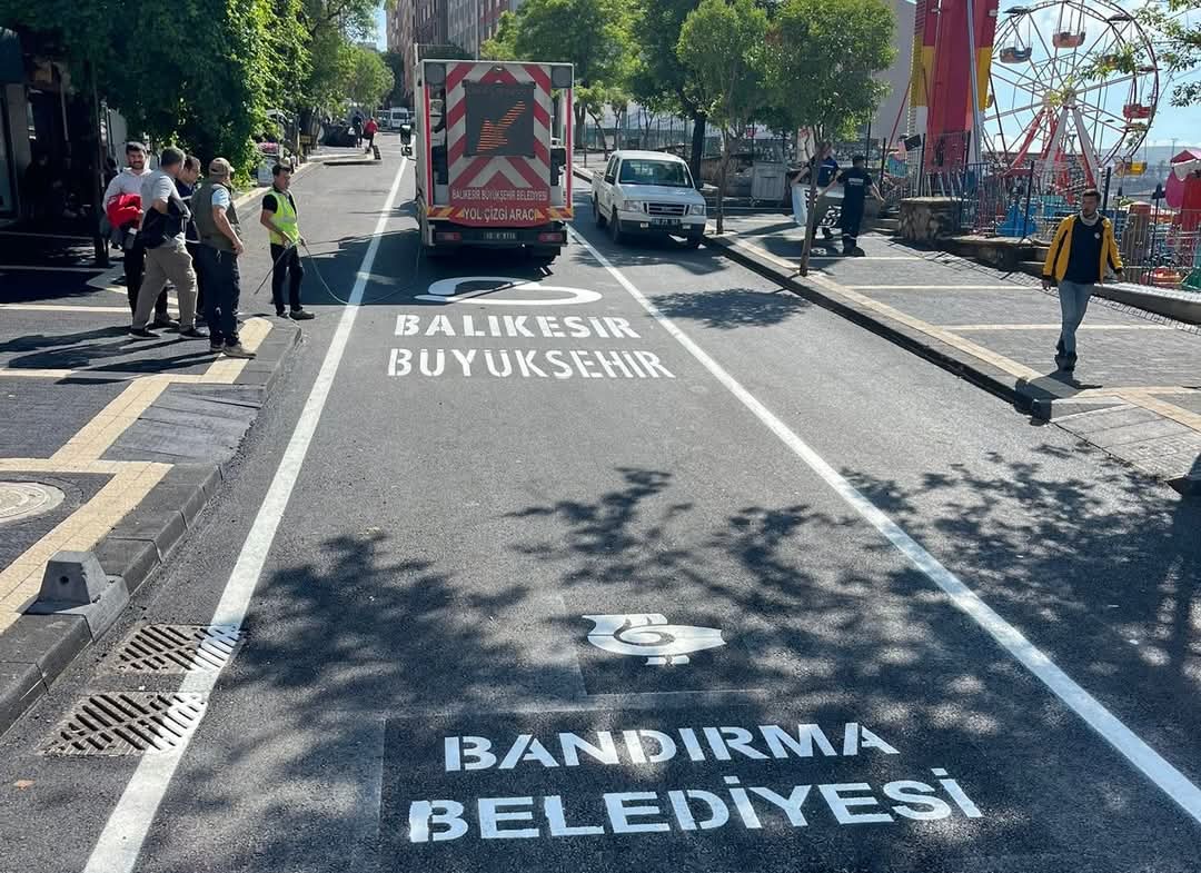 Bandırma Belediyesi tarafından yürütülen Mehmetçik Caddesi yenileme çalışmaları tamamlandı.