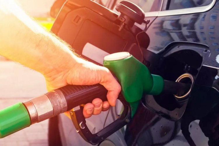 Araç sahipleri dikkat! Akaryakıt fiyatlarında beklenen indirim haberi geldi. 6