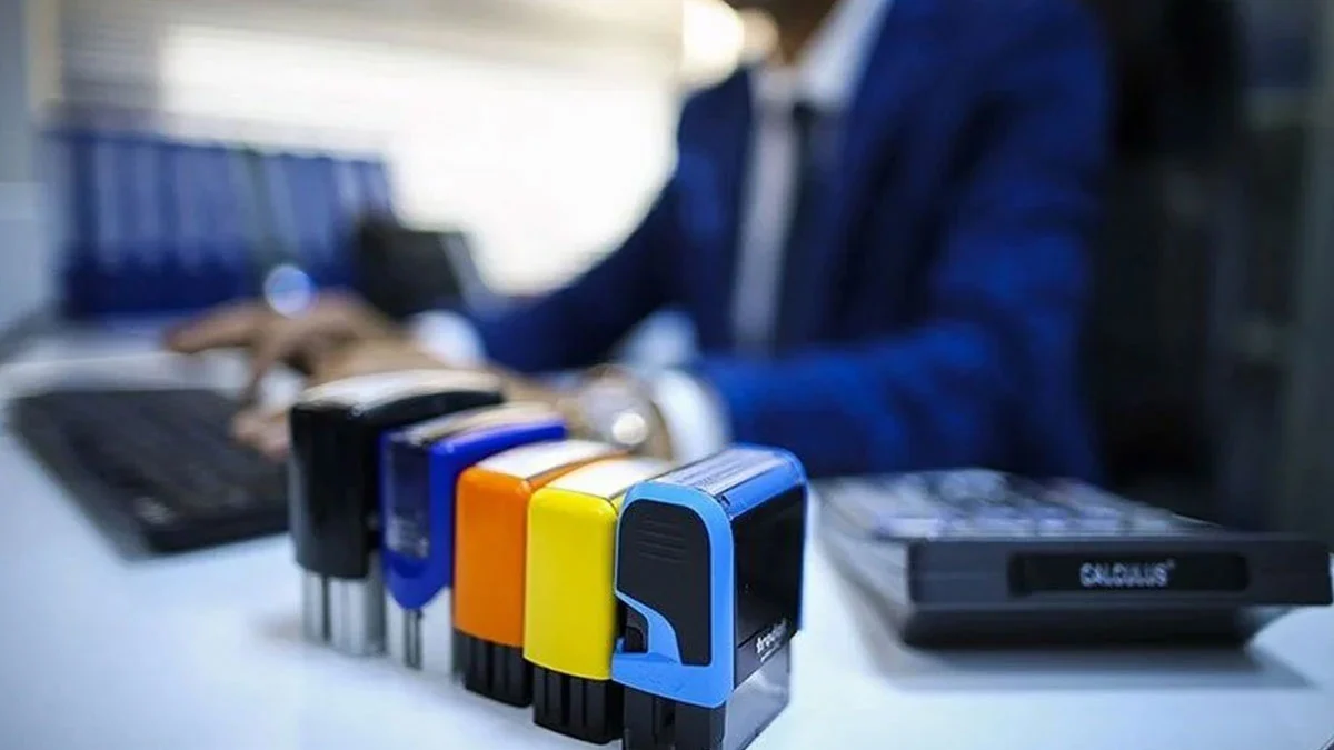 TÜRK-İŞ’ten YÖK’e tepki TÜRK-İŞ, kamu çalışanlarıyla ilgili kararına karşı YÖK'e sert çıktı.