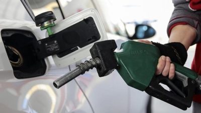 Brent petrol ve döviz kuru dalgalanmaları, vergi artışlarıyla birleşerek akaryakıt