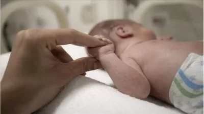 Sağlık Bakanlığı, yenidoğan servislerinden taburcu edilen bebekler için önemli bir