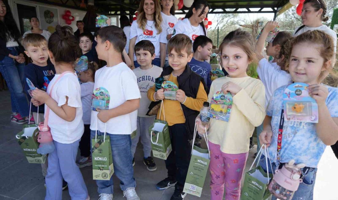 Balıkesir’in Ayvalık ilçesinde Zeytin ve zeytinyağı üreticisi Mustafa Kürlek, çocuklara