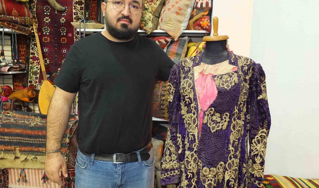 Balıkesir’de tarihi bindallı ilgi gördü Burhaniye ilçesinde eski halı ve kilim ticareti yapan Çağatay Bayramoğlu’nun