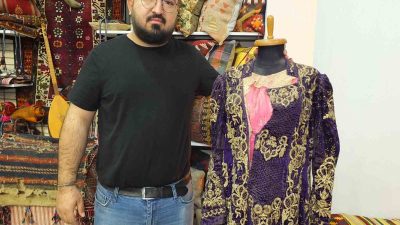 Burhaniye ilçesinde eski halı ve kilim ticareti yapan Çağatay Bayramoğlu’nun