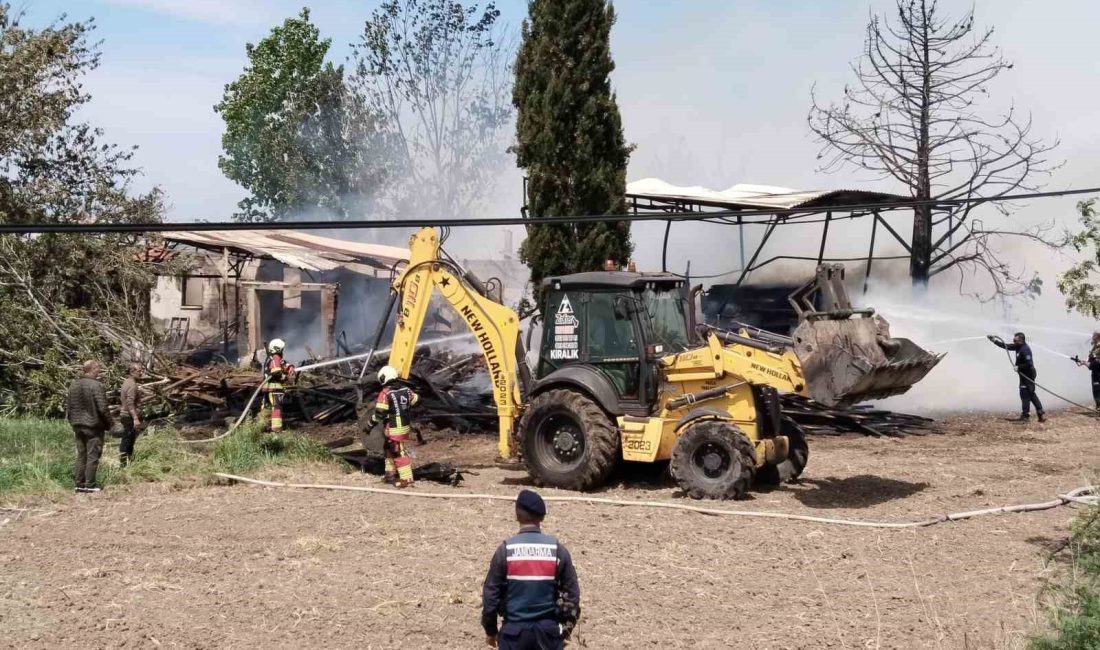 Balıkesir’in Ayvalık ilçesinde; bir kereste deposunda çıkan yangın itfaiyenin yoğun